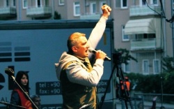 d, Alkhs, Group Yorum
